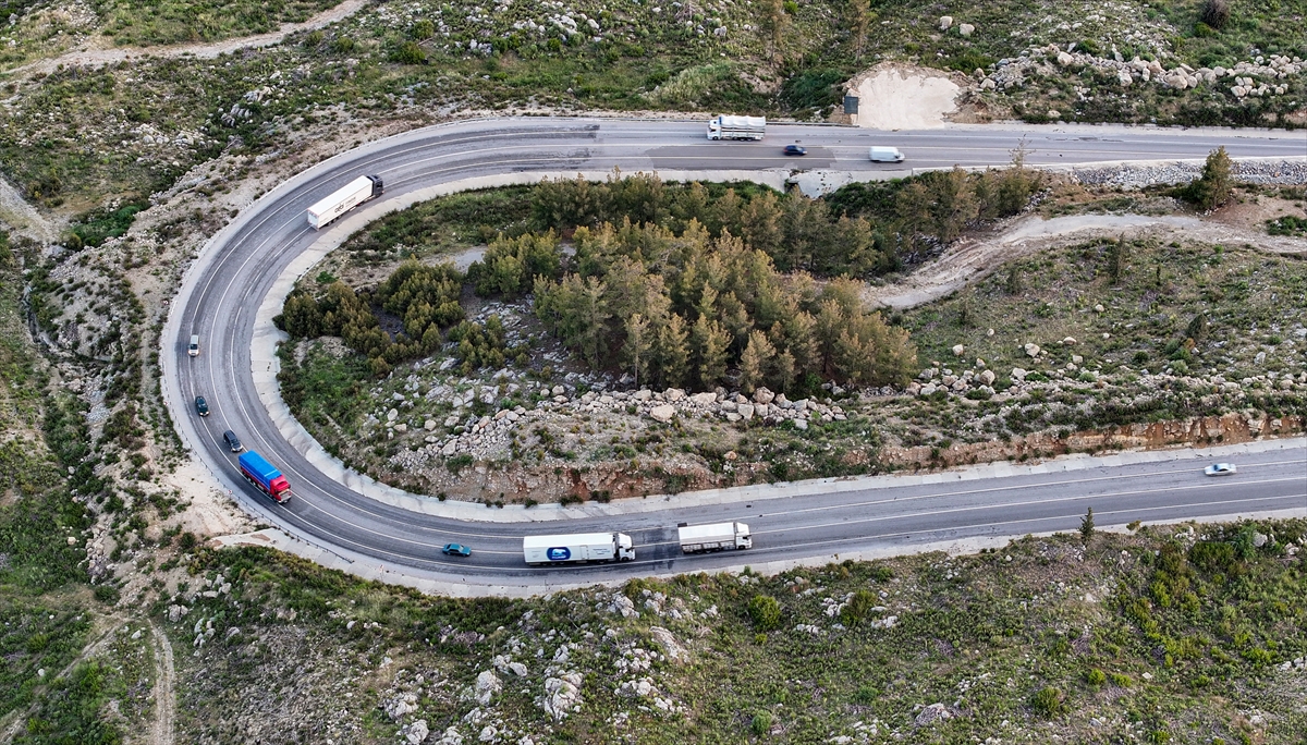 ANTALYA (AA) – Akdeniz’i İç Anadolu’ya bağlayan Demirkapı Tüneli güzergahındaki