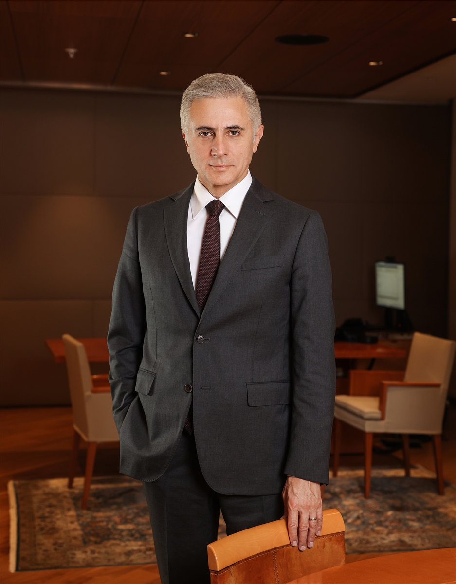 - DenizBank Genel Müdürü Recep Baştuğ:
- "Uluslararası piyasalardan elde ettiğimiz