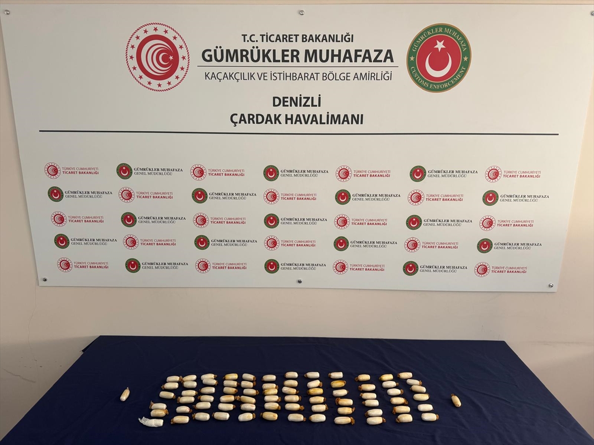 DENİZLİ (AA) – Denizli Çardak Havalimanı’nda, yabancı uyruklu bir yolcunun