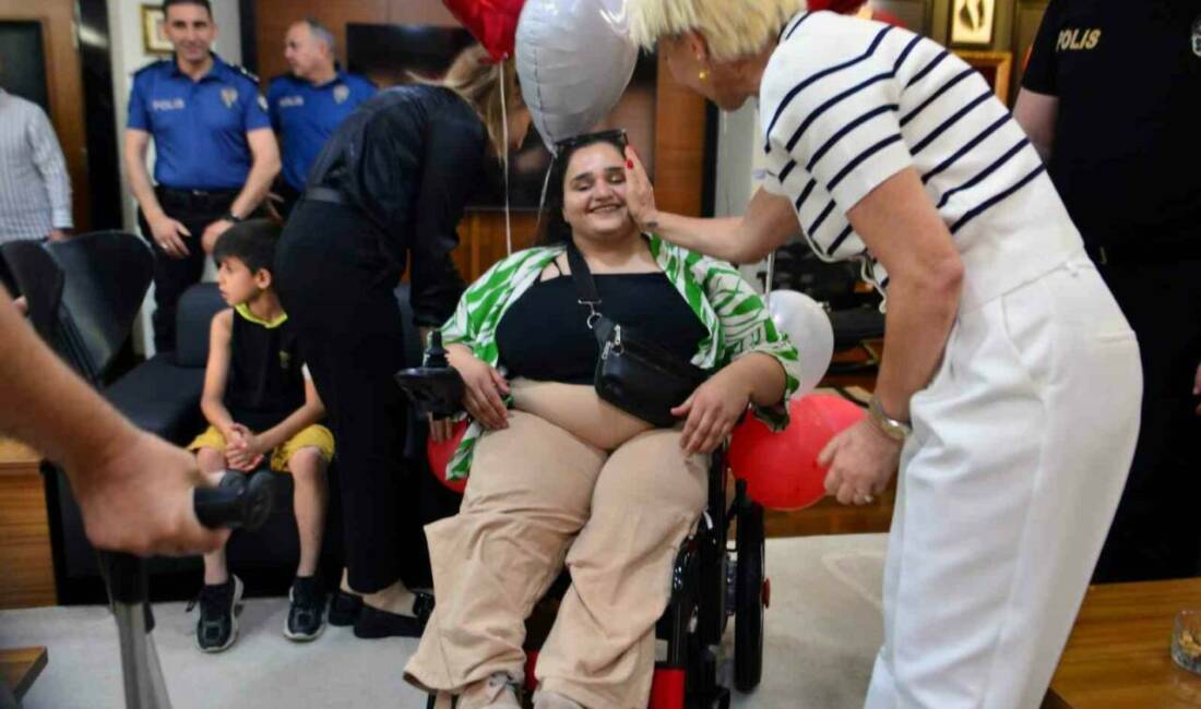 Adana’da doğuştan spina bifida hastalığı nedeniyle yürüyemeyen 28 yaşındaki Zozan’ın