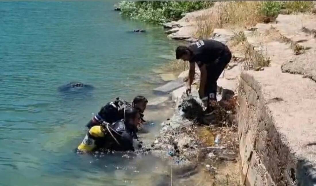 Diyarbakır’ın Eğil ilçesinde Dicle Baraj Gölü’nde çöp temizliği yapıldı. İtfaiye