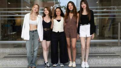 Yaşar Üniversitesi Meslek Yüksekokulu Halkla İlişkiler ve Tanıtım Bölümü öğrencileri