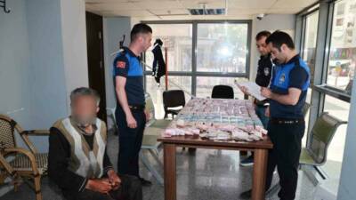 Kocaeli’de bayram öncesi vatandaşın duygularını sömürmeye çalışan dilenci yakalandı, üzerinden