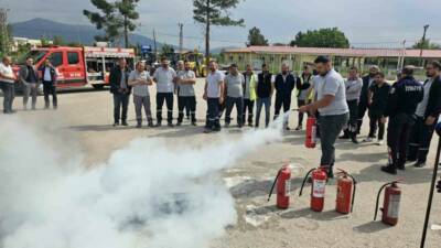 Afyonkarahisar Dinar İlçe Özel İdaresi ekiplerine yangın eğitimi verildi. Özel