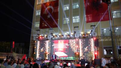 - "Sahih kaynaklara dayalı doğru bilginin kılavuzluğunda sunulan din eğitimi,