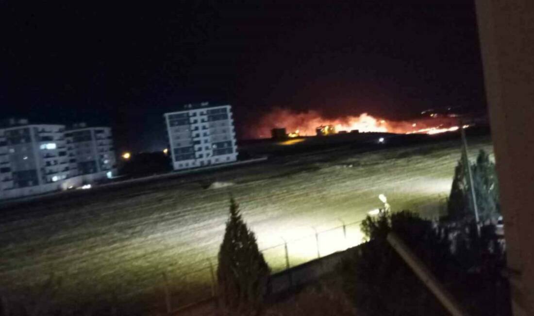 Diyarbakır’ın Silvan ilçesinde meydana gelen anız yangını, TOMA ve itfaiye