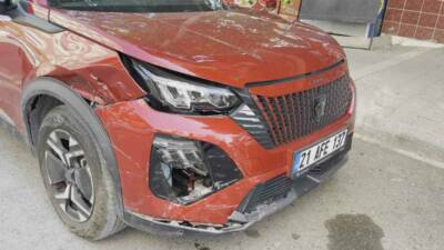 Diyarbakır’da iki otomobilin karıştığı trafik kazasında 5 kişi yaralandı. Kaza,