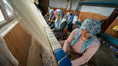 Manisa’nın Demirci ilçesinde dünyanın bir çok ülkesine ihraç edilen el