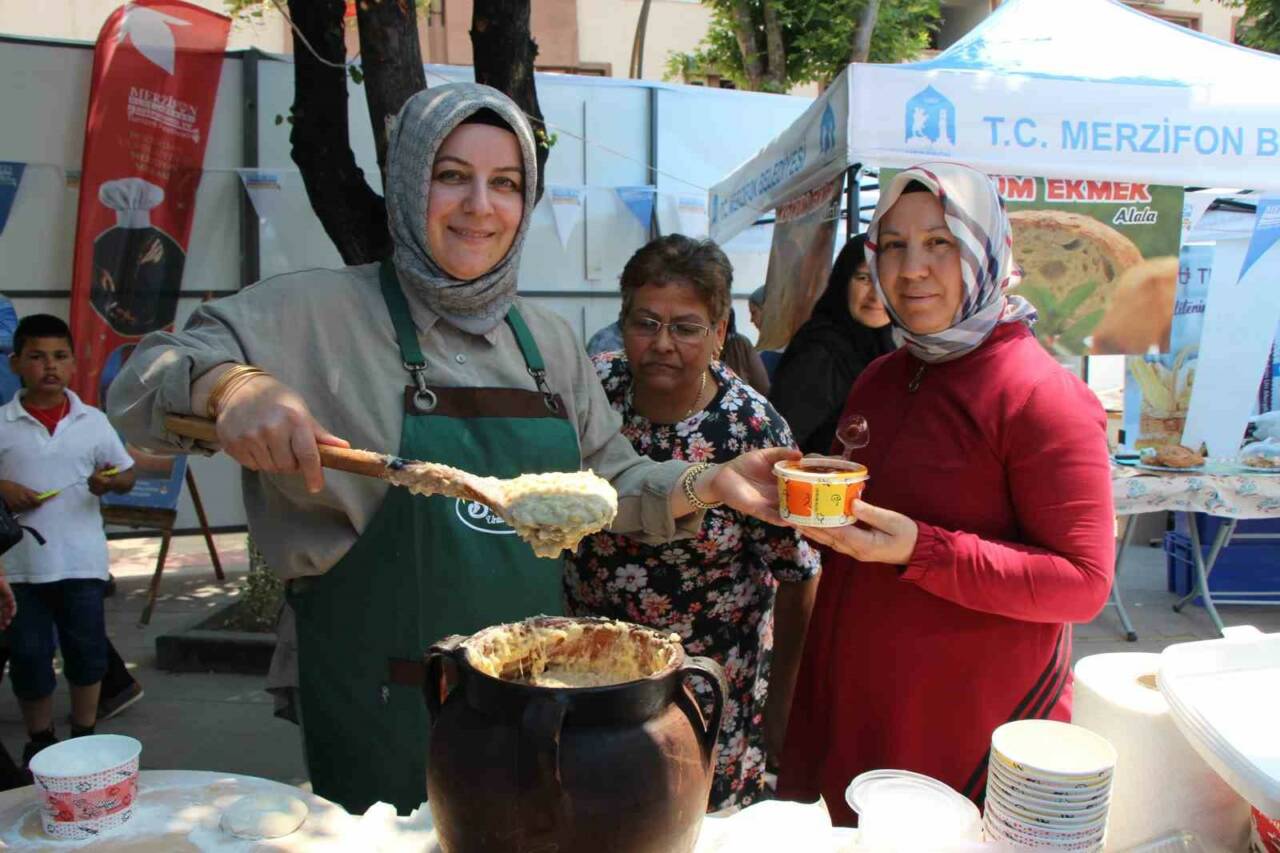 Amasya’nın Merzifon ilçesinin tescilli lezzeti keşkek, çömlekte tahta kaşıkla dövülerek
