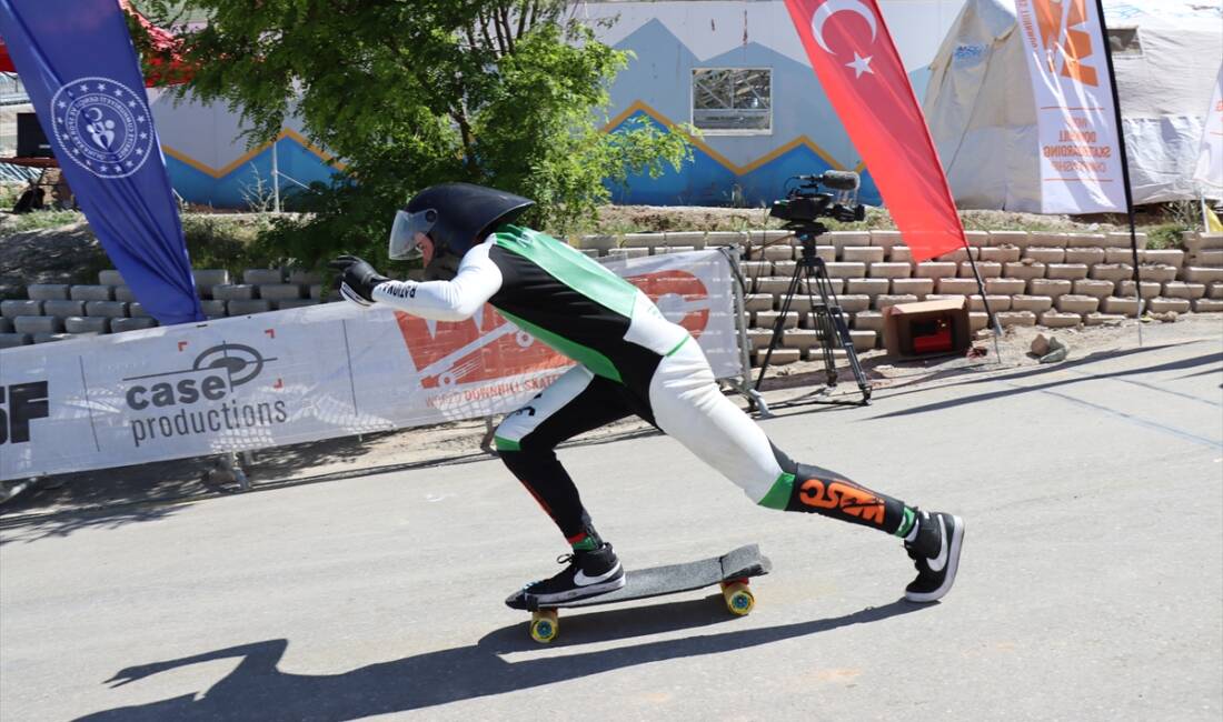 ERZİNCAN (AA) – Dünya Kaykay İniş Şampiyonası, 21 ülkeden 50