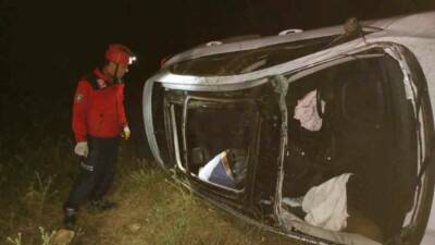 Balıkesir’in Dursunbey ilçesinde direksiyon hakimiyeti kaybedilen araç şarampole uçtu. Kazada