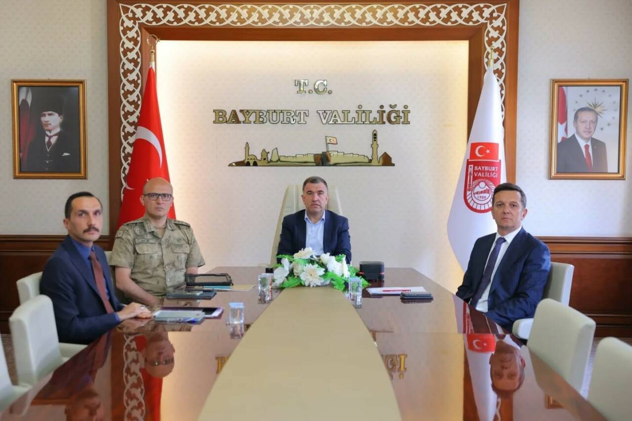 Bayburt Valisi Mustafa Eldivan, video konferans sistemiyle(VKS) gerçekleştirilen Düzensiz Göçle