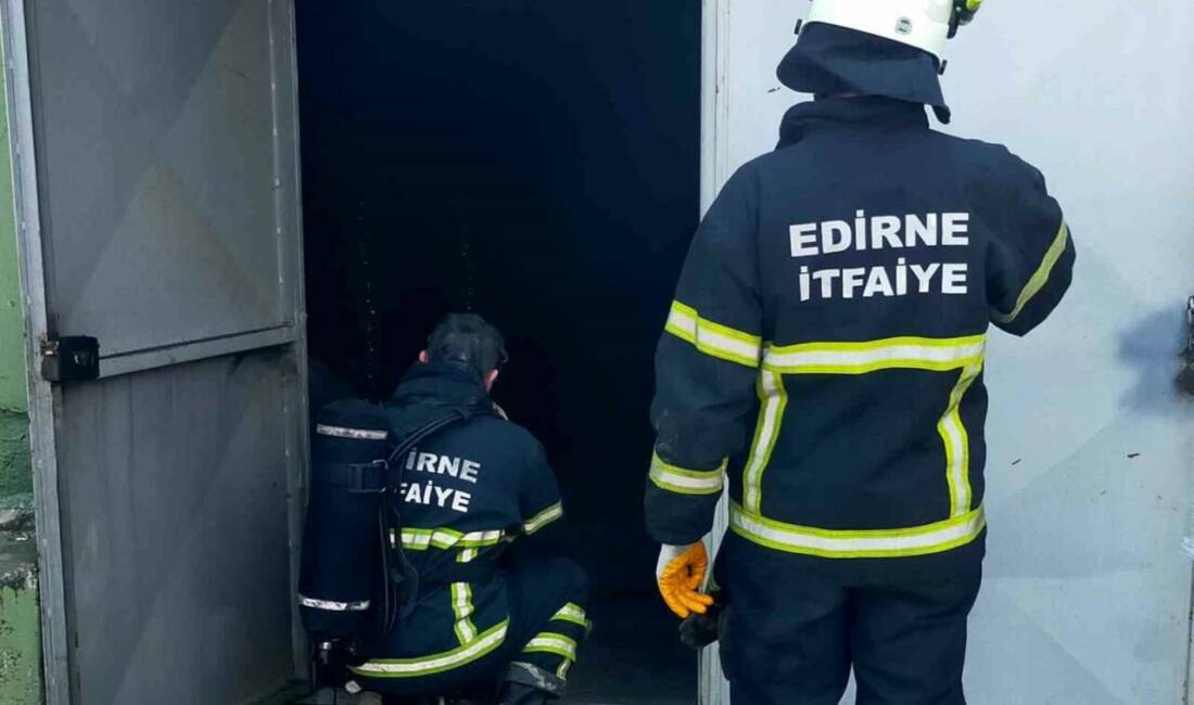 Edirne’de pelet üretim fabrikasında çıkan yangın söndürüldü. Süloğlu ilçesi yolunda