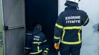 Edirne’de pelet üretim fabrikasında çıkan yangın söndürüldü. Süloğlu ilçesi yolunda