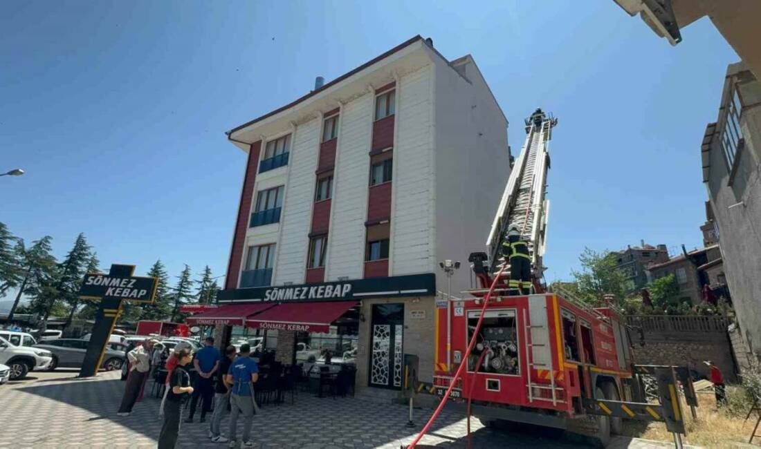 Eğirdir’de bir kebap salonunun bacasında çıkan yangın itfaiyenin müdahalesiyle alevler