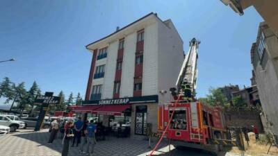 Eğirdir’de bir kebap salonunun bacasında çıkan yangın itfaiyenin müdahalesiyle alevler