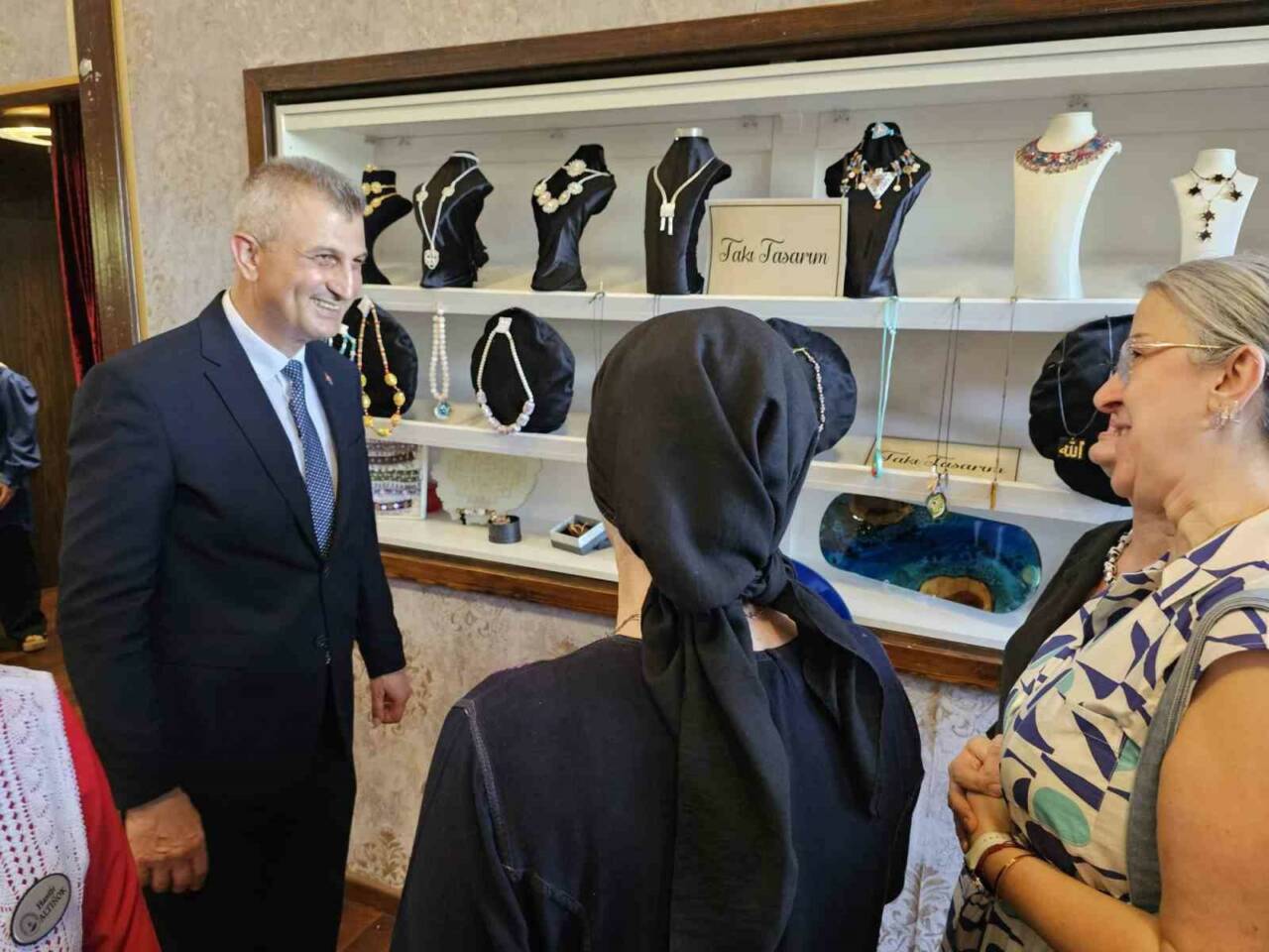 Gölcük Belediyesi Meslek Edindirme El Beceri ve Hobi Kursları (GÖLMEK)
