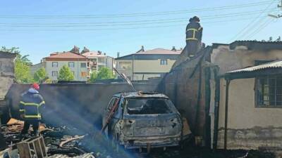 Elazığ’ın Kovancılar ilçesinde odunlukta çıkan yangın itfaiye ekiplerince söndürüldü. Yangında