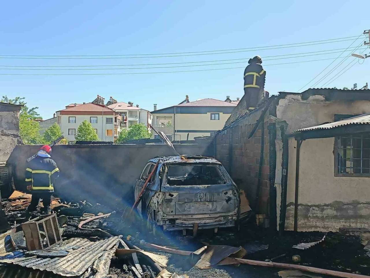 Elazığ’ın Kovancılar ilçesinde odunlukta çıkan yangın itfaiye ekiplerince söndürüldü. Yangında