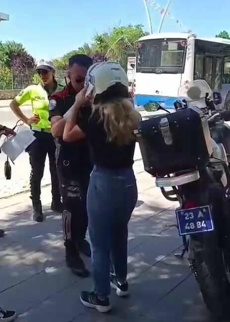 Elazığ’da YKS’nin ilk oturumu olan TYT heyecanı binlerce öğrencinin katılımıyla