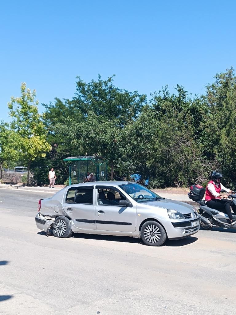 Elazığ’da meydana gelen trafik kazasında biri çocuk 3 kişi yaralandı.