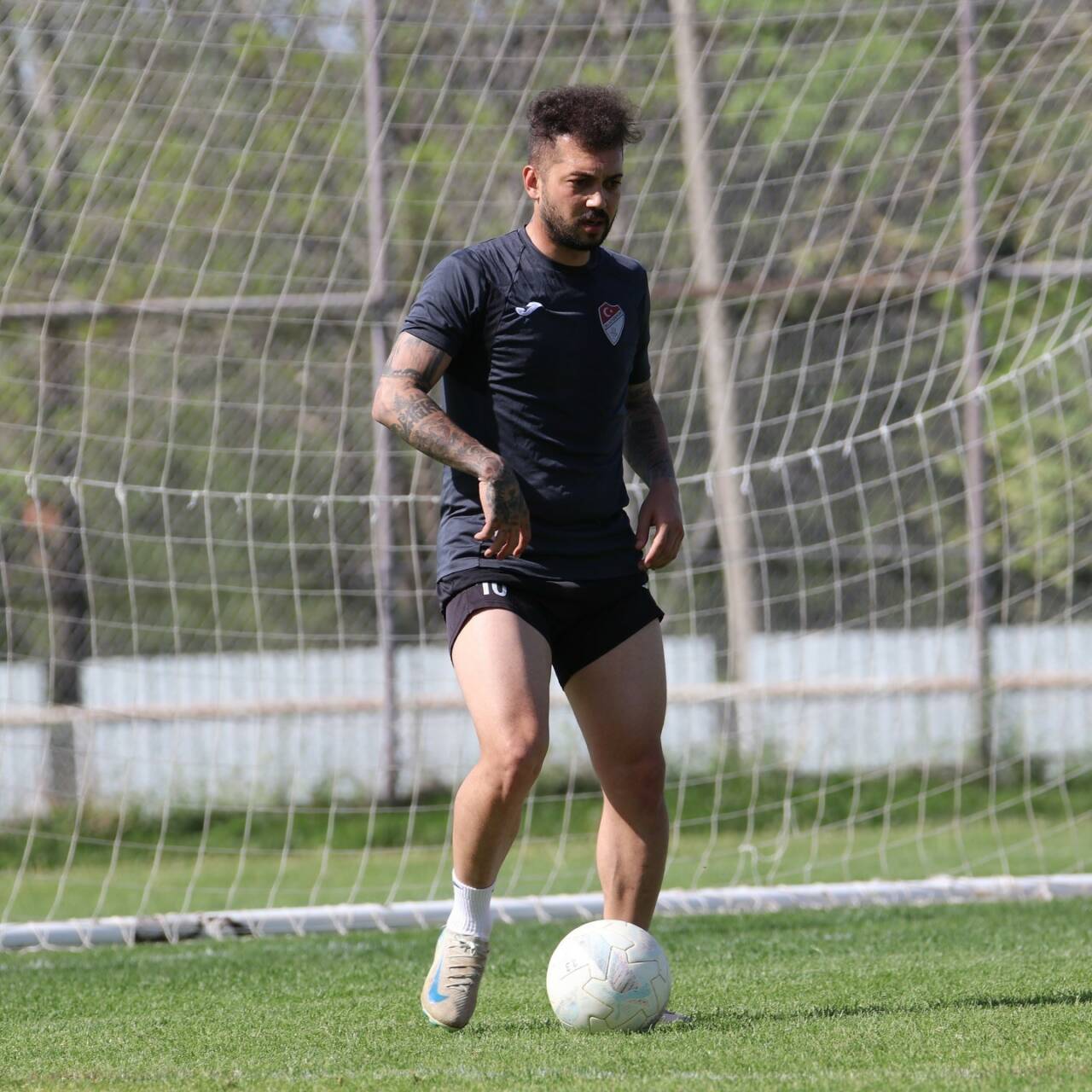 Elazığspor’un iç transferde yeniden anlaşmaya vardığı takım kaptanları Beykan Şimşek