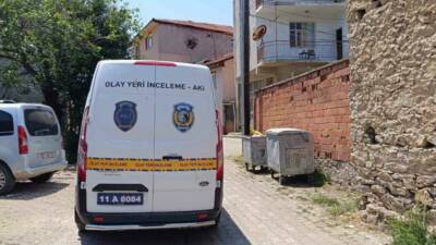 Bilecik’in Pazaryeri ilçesinde bir apartman dairesinin balkonundan düşen emekli öğretmen