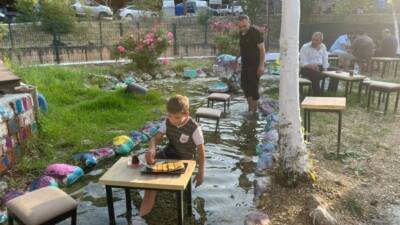 Kütahya’nın Emet ilçesine bağlı Dereli Kaplıacaları’nda sezon hızlı başladı. Şifalı