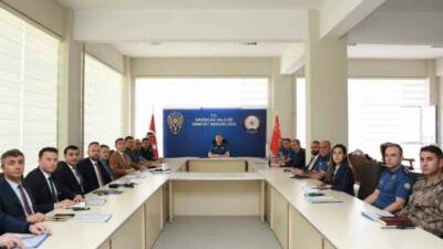 Erzincan İl Emniyet Müdürü Zafer Baybaba, birim amirleriyle toplantı gerçekleştirdi.