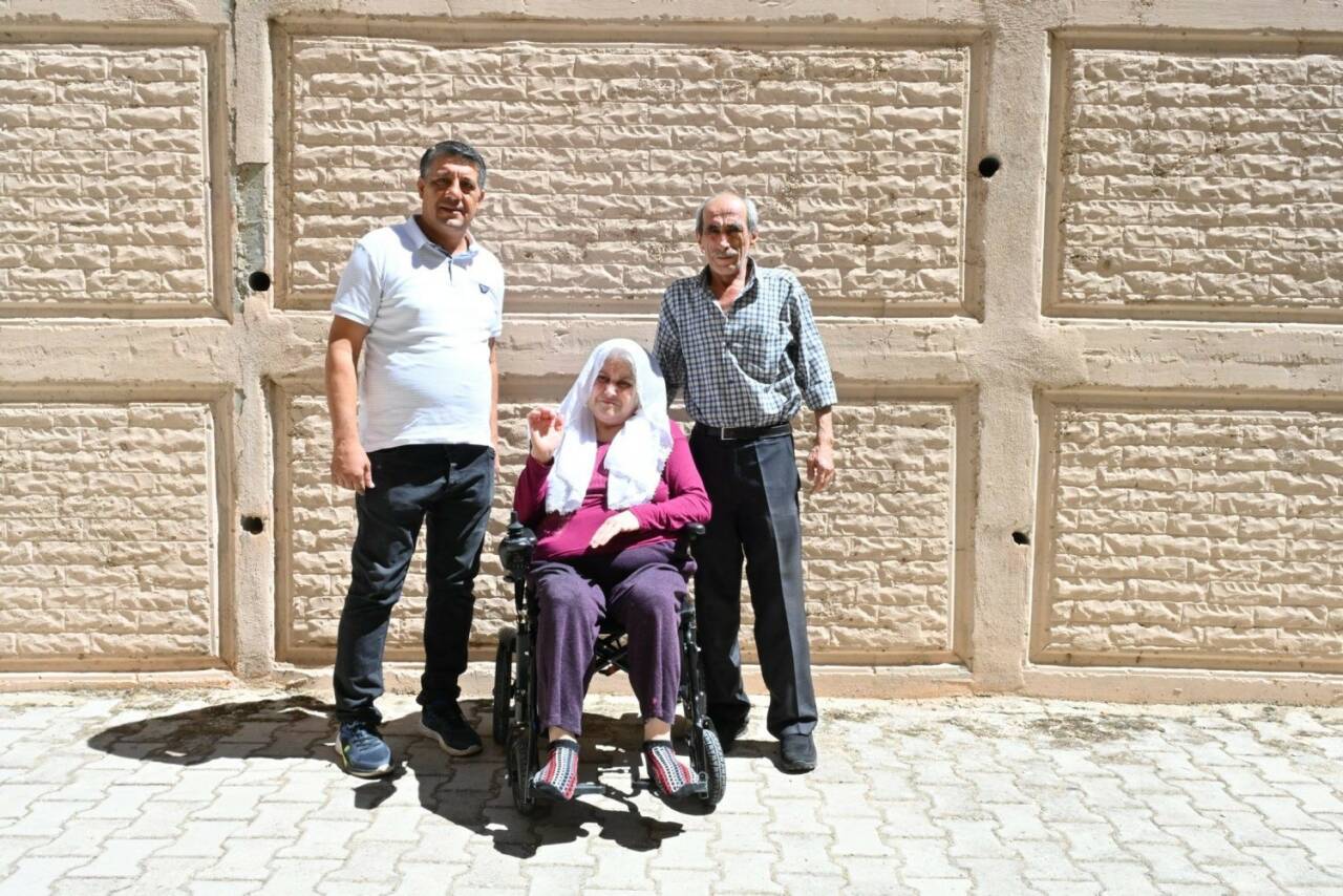 Isparta’da Akkent Mahallesi’nde yaşayan yürüme engelli vatandaş, ‘Vatandaş Soruyor, Başkan