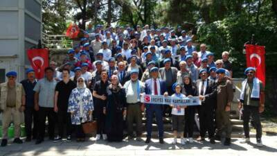 Erciyes Mavi Kartallar Derneği Başkanı Ercan Agan, dernek üyeleriyle birlikte