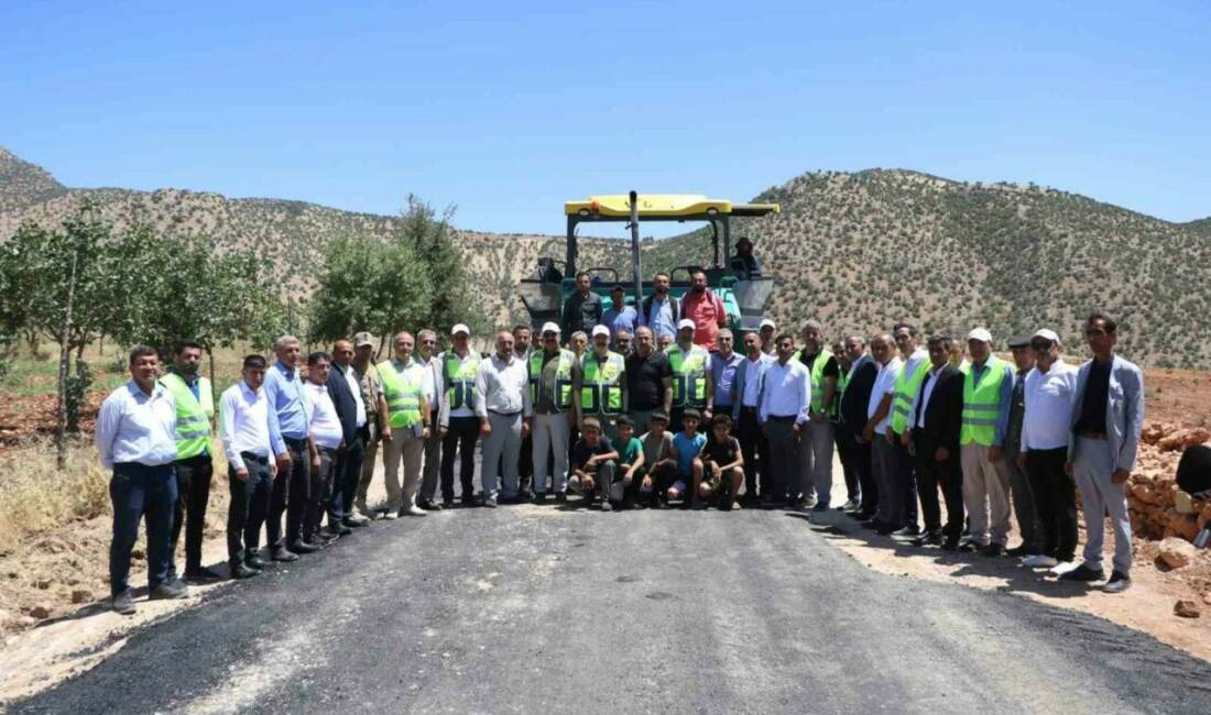 Siirt’in Eruh ilçesine bağlı Erenkaya-Dağdöşü grup köy yolunda başlatılan Bitümlü