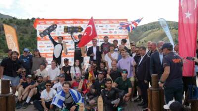 Erzincan Valiliği koordinasyonunda Erzincan Ergan Dağı Kayak Merkezi’nde düzenlenen Dünya