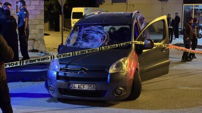 ERZİNCAN (AA) – Erzincan’da hafif ticari araç ile motosikletin çarpıştığı