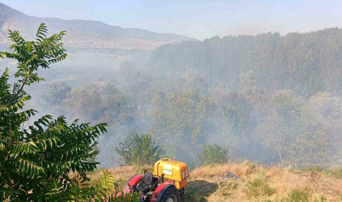 Eskişehir’in Sarıcakaya ilçesi ağaçlık alanda çıkan yangın, okul lojmanına sıçradı.