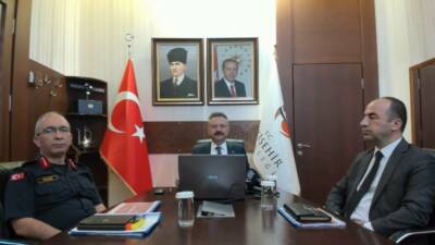 ’Mayıs Ayı Güvenlik Bilgilendirme Toplantısı’nda açıklamalarda bulunan Eskişehir Valisi Hüseyin