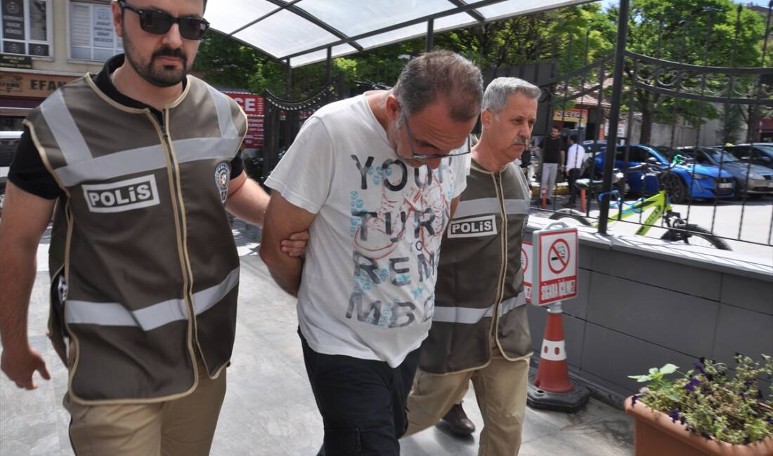 ESKİŞEHİR (AA) – Eskişehir’in Odunpazarı ilçesinde ortağına ait köpeğe şiddet