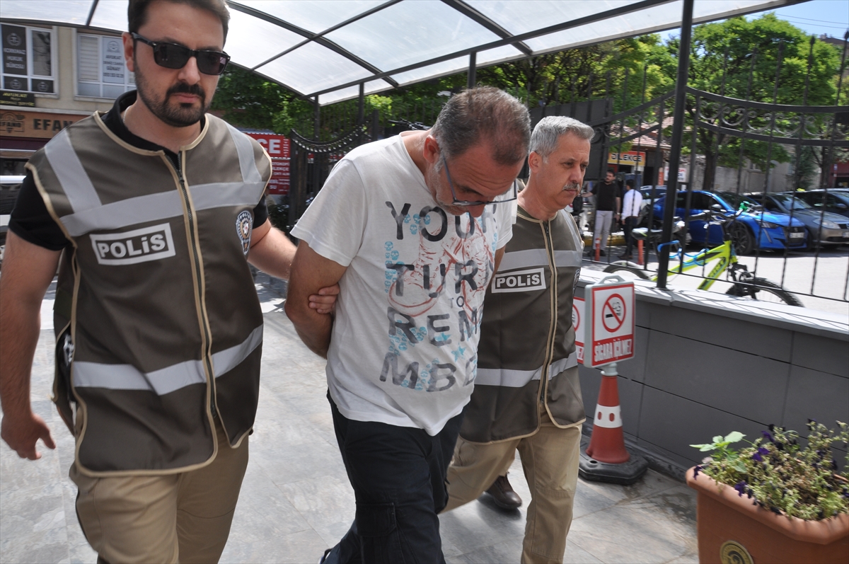 ESKİŞEHİR (AA) – Eskişehir’in Odunpazarı ilçesinde ortağına ait köpeğe şiddet