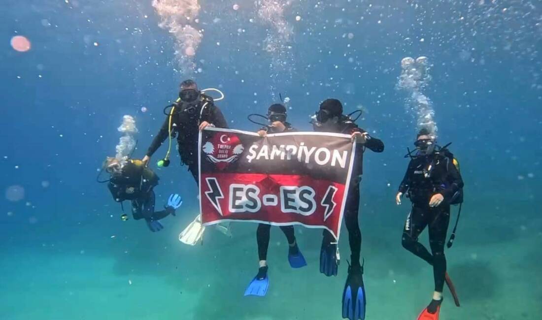 Eskişehirsporlu 7 dalgıçtan oluşan grup, İzmir’de denizde 26 metre derinlikte