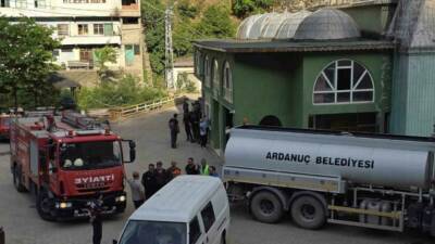 Artvin’in merkez ilçesine bağlı Ortaköy köyünde 3 katlı bir evde