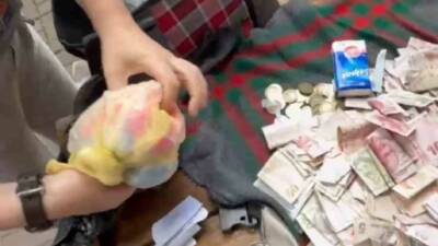 Eyüpsultan’da vatandaşların duygularını istismar eden bir dilencinin pazar arabasından 35