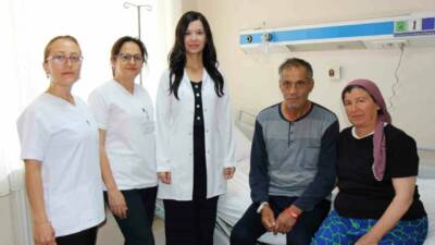 Vücudunun sağ tarafında tüm güç kaybı ve hiç konuşamama şikayetleri