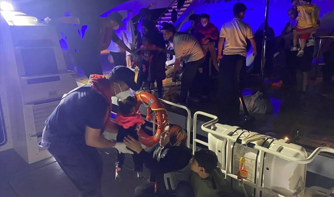 MUĞLA (AA) – Muğla’nın Fethiye ilçesi açıklarında sürüklenen lastik bottaki