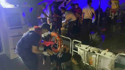 Muğla’nın Fethiye ilçesi açıklarında bindikleri lastik botun arızalanması üzerine sürüklenen