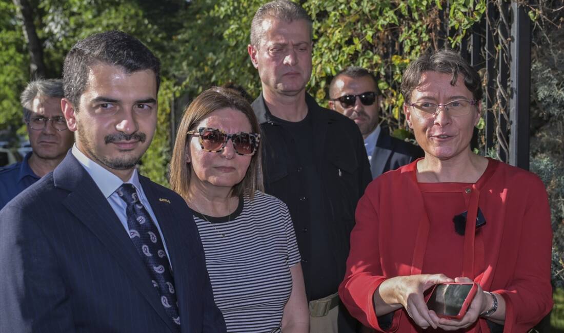 ANKARA (AA) – Ünlü Fransız anonim sokak sanatçısı Ememem, Fransa’nın