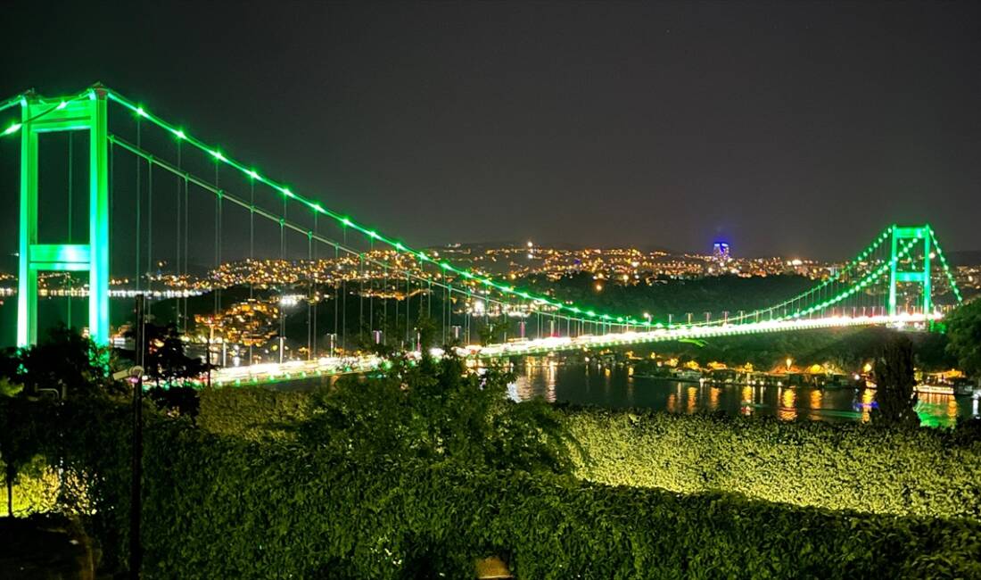 İSTANBUL (AA) – Fatih Sultan Mehmet (FSM) Köprüsü, Skolyoz Farkındalık