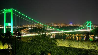 İSTANBUL (AA) – Fatih Sultan Mehmet (FSM) Köprüsü, Skolyoz Farkındalık