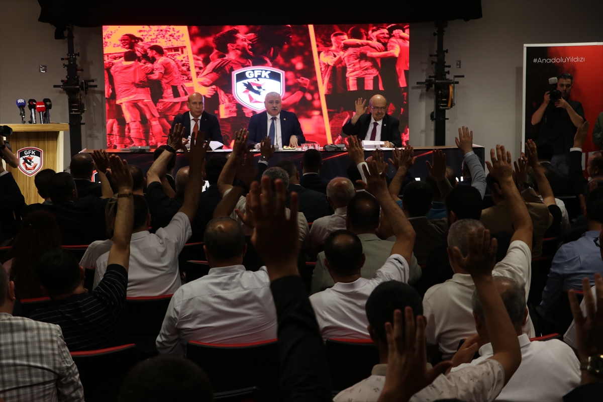 - Yılmaz: "1-2 hafta içerisinde yeni teknik direktörümüzü belirleyeceğiz"