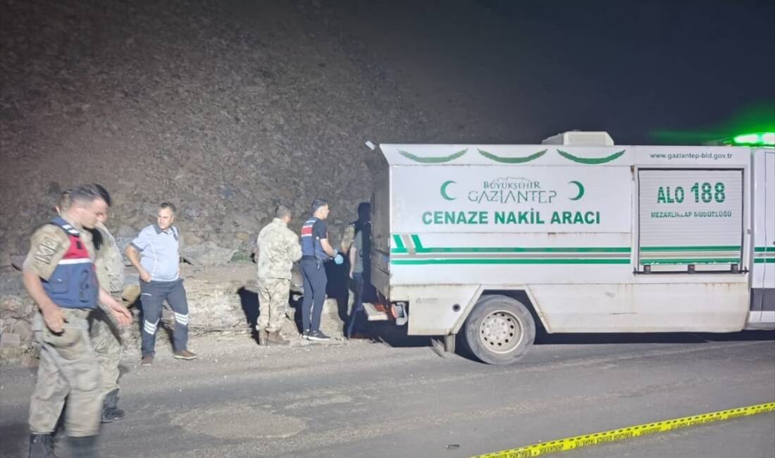 GAZİANTEP (AA) – Gaziantep’in İslahiye ilçesinde devrilen motosikletteki 2 kişi
