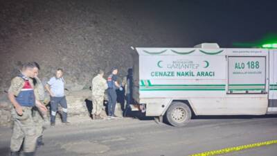 GAZİANTEP (AA) – Gaziantep’in İslahiye ilçesinde devrilen motosikletteki 2 kişi